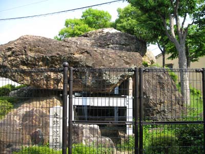 石室の高さ・幅は石舞台を凌駕するという