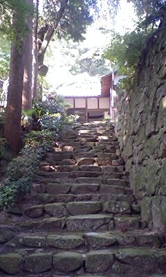 少し山を上がったところにある延寿寺