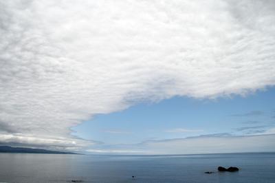 高岡の晩夏の雲と海