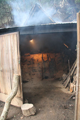 炭焼き小屋