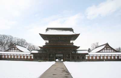 シンメトリックで美しい瑞龍寺山門