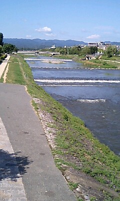 秋晴れの鴨川