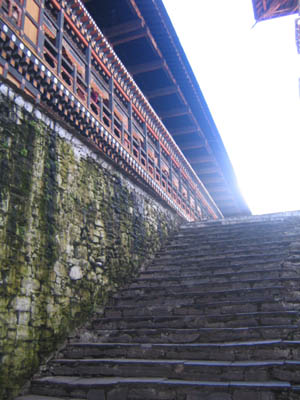 パロ・ゾン内の石の階段