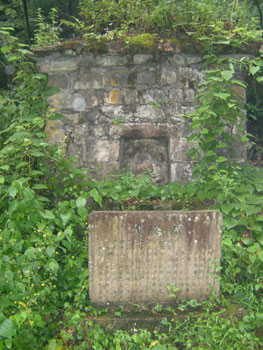 中峰和尚の墓塔