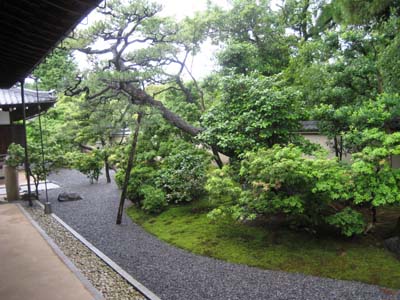 書院横の庭