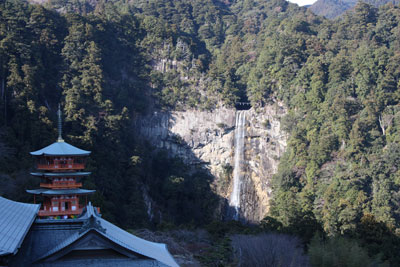 三重の塔と名瀑那智の滝