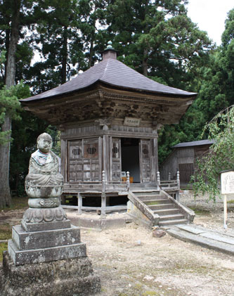 国上寺・六角堂